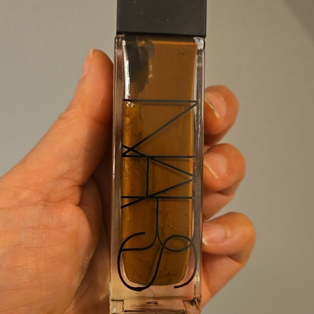 NARS & Wet n Wild Brown Foundation Flawless Finish Bundle - Picture 2 of 5